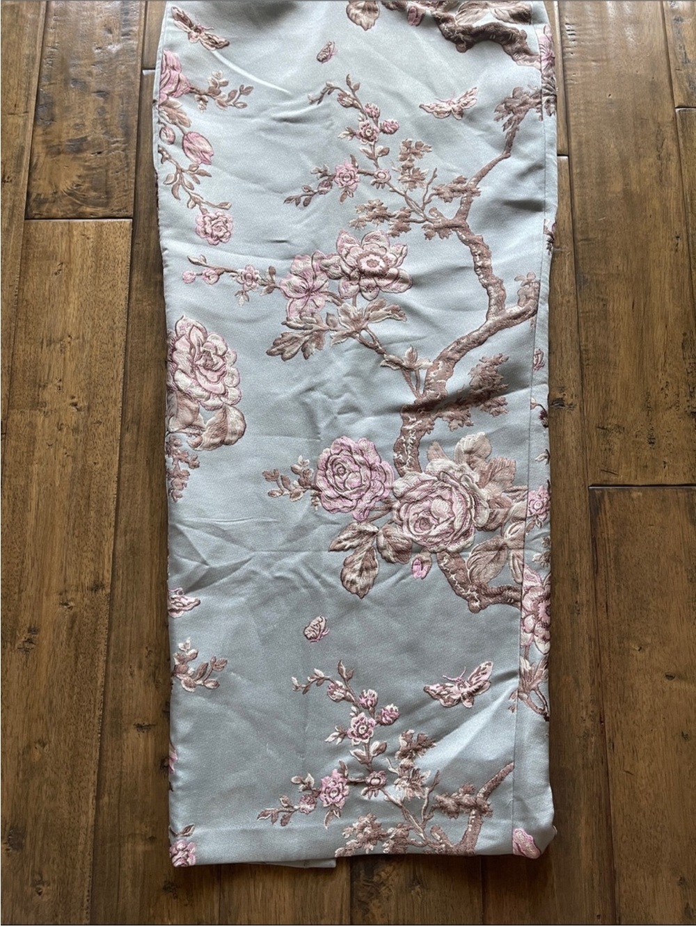 ✨NEW✨ SAU LEE Brooke Floral Brocade
Column Gown in Blue Ash - Picture 5 of 8